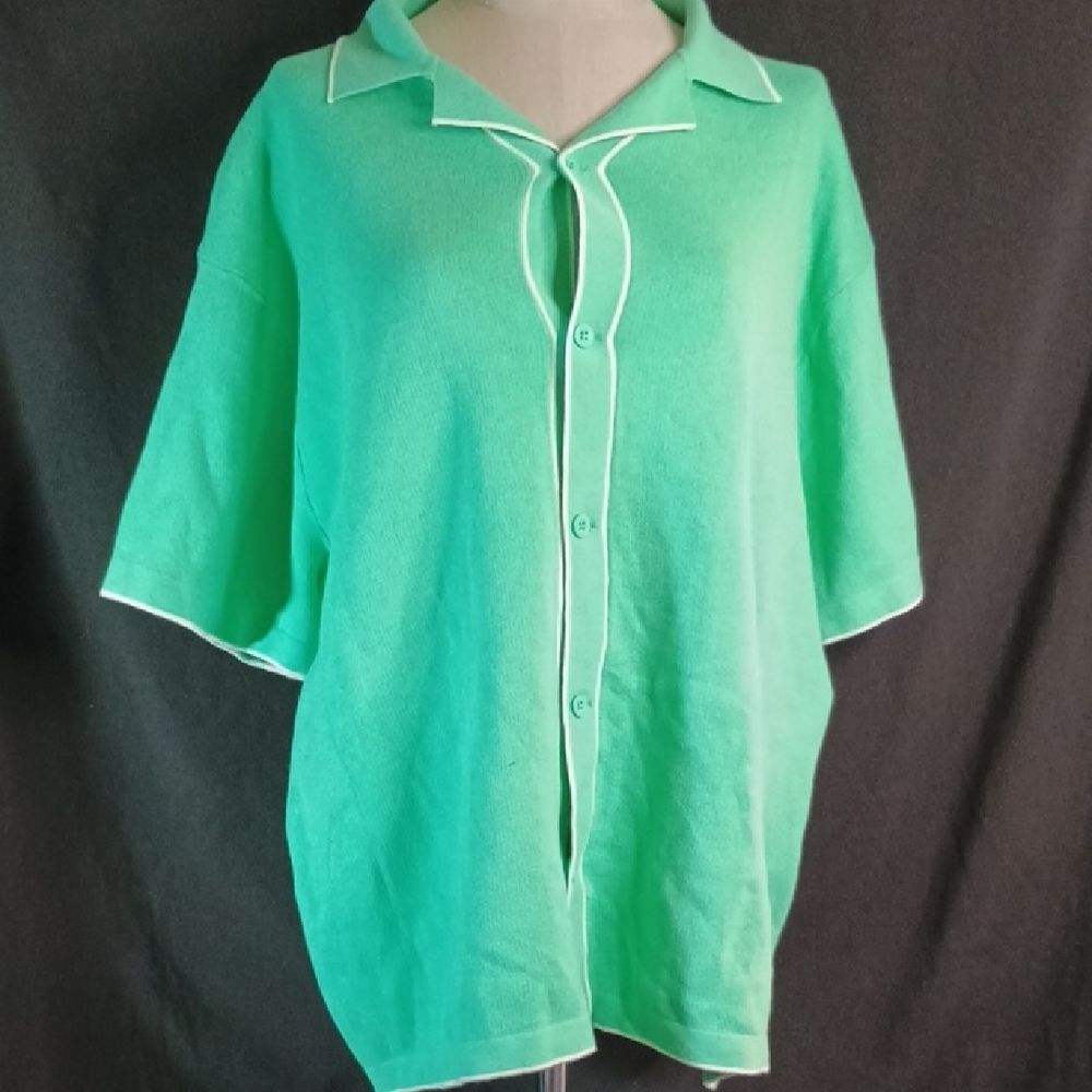 Original Use Green Pajama Set with Polo Style and Short Sleeves